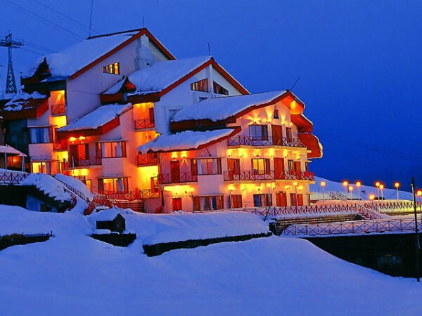 The Cliff Top Club, Auli - Image 3