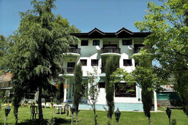 Kashmir Holiday Inn - Image 6